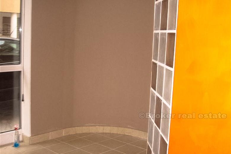 Local commercial au rez-de-chaussée, à vendre