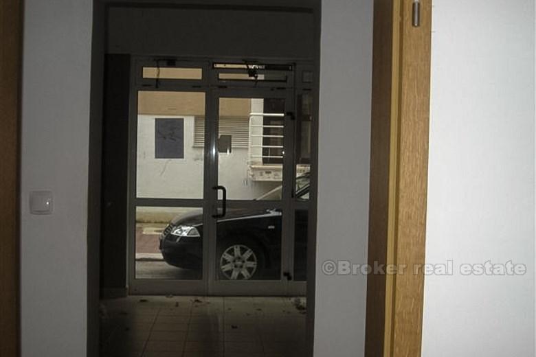 Poslovni prostor u prizemlju, na prodaju