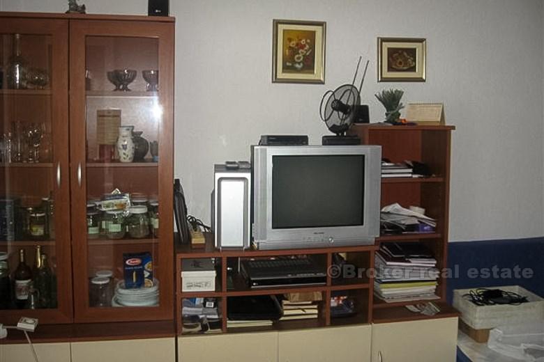 Dom z dwoma apartamentami z jedną sypialnią, na sprzedaż