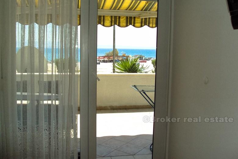 Apartment 1st row to the sea
