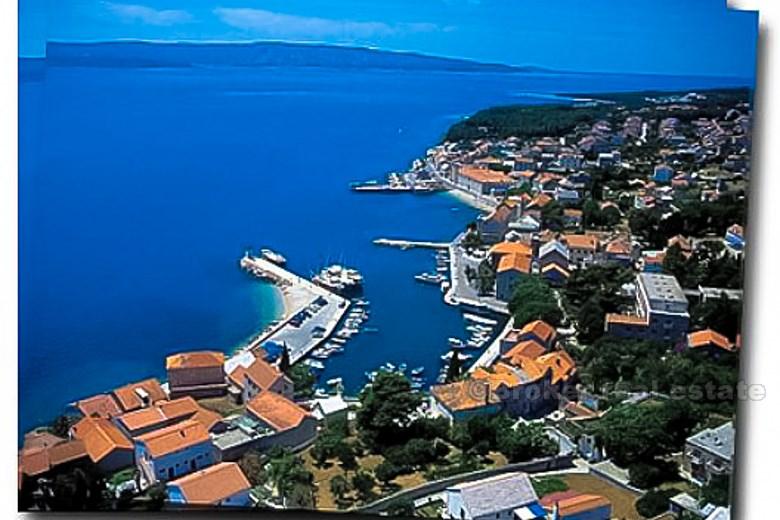 Прекрасная квартира в Боле, с террасой и видом на море