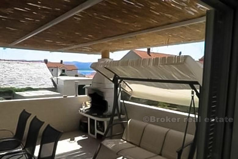 Schöne Wohnung in Bol, mit Terrasse und Meerblick