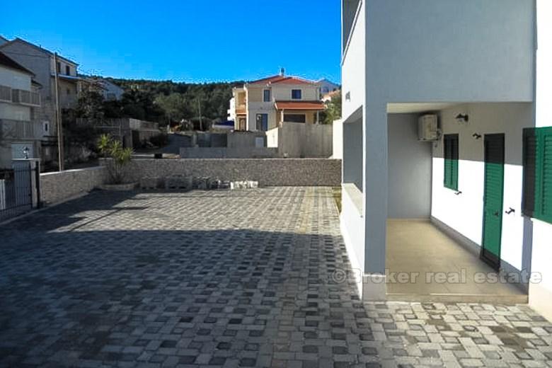 Appartements à 50 mètres de la mer, à vendre