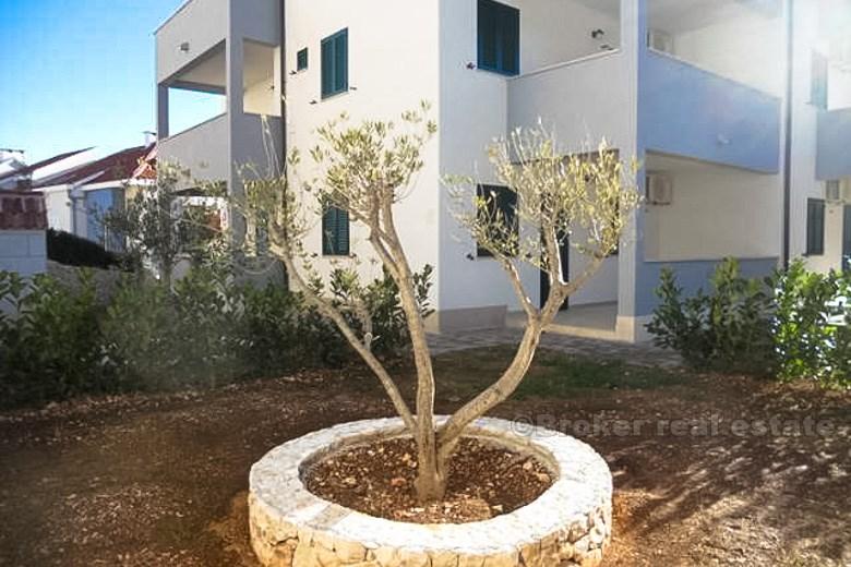 Appartements à 50 mètres de la mer, à vendre