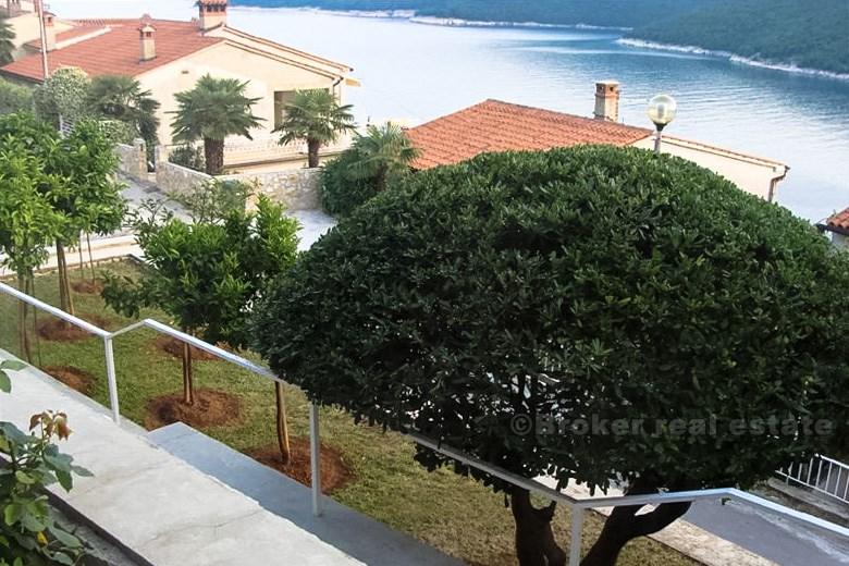 Casa su 2 piani, in vendita