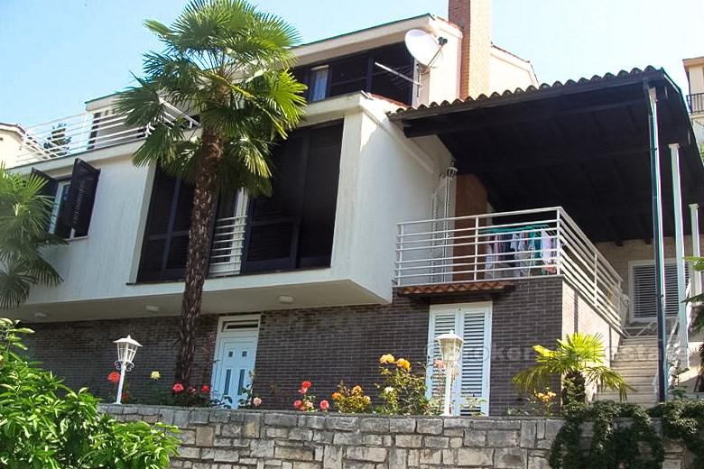 Casa su 2 piani, in vendita