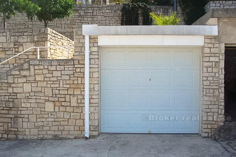 Obiteljska kuća na 2 priča, za prodaju