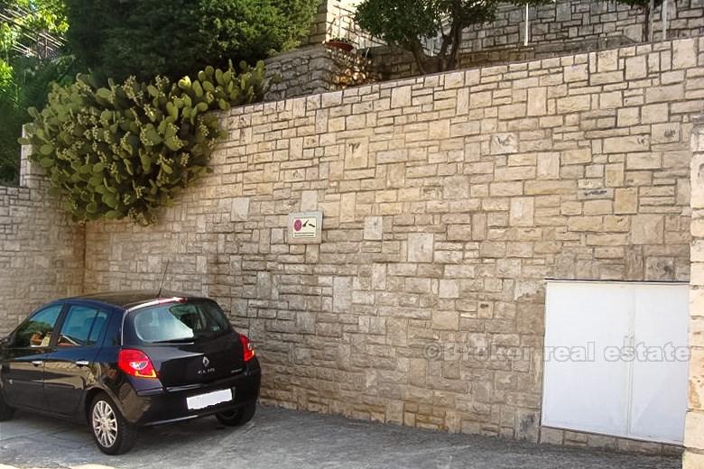 Obiteljska kuća na 2 priča, za prodaju