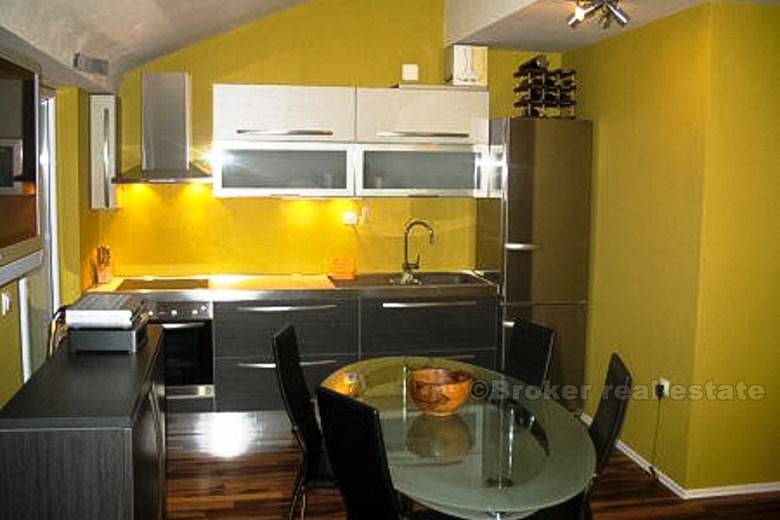 Schöne Wohnung auf 2 Geschichten, zum Verkauf