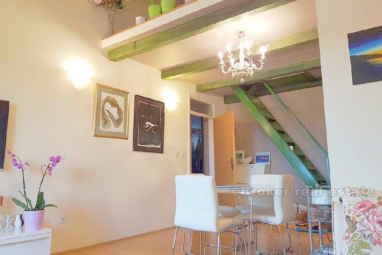 Appartement sur 2 étages, à vendre