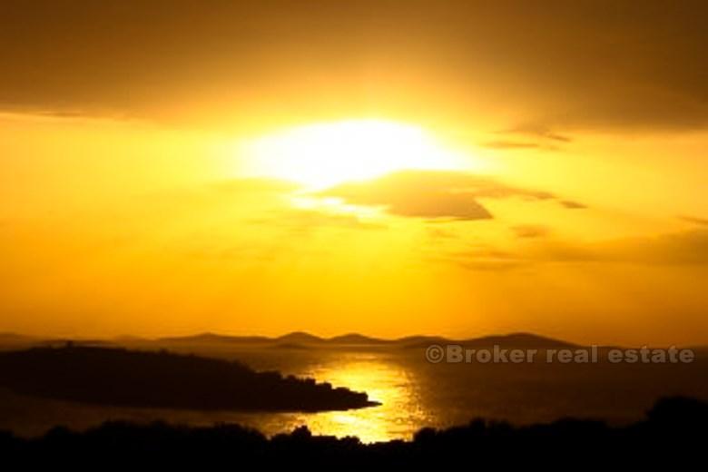 Hus med 5/8 tilgjengelige leiligheter, til salgs