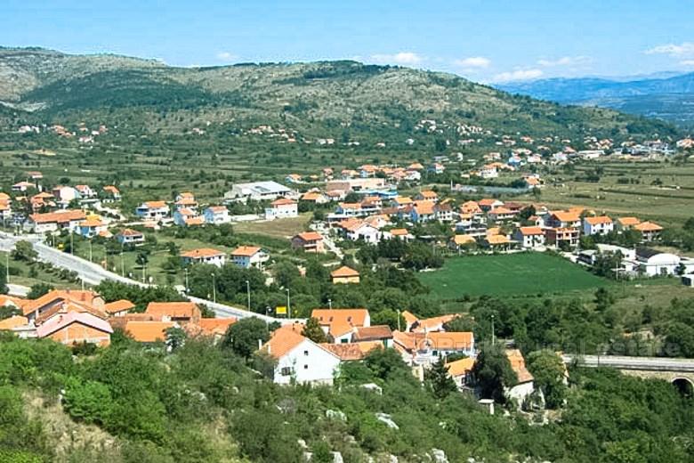 Hus nær sentrum, i to etasjer