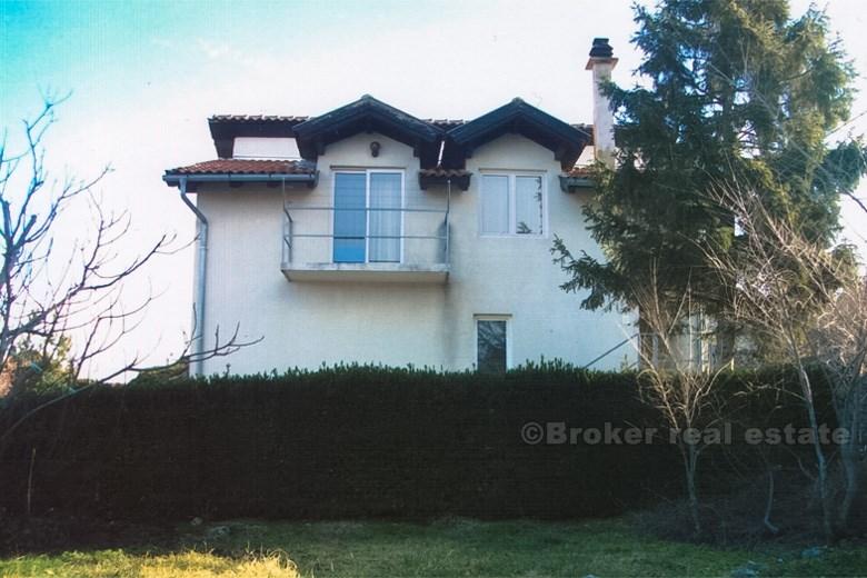 Haus in der Nähe des Zentrums, auf zwei Etagen