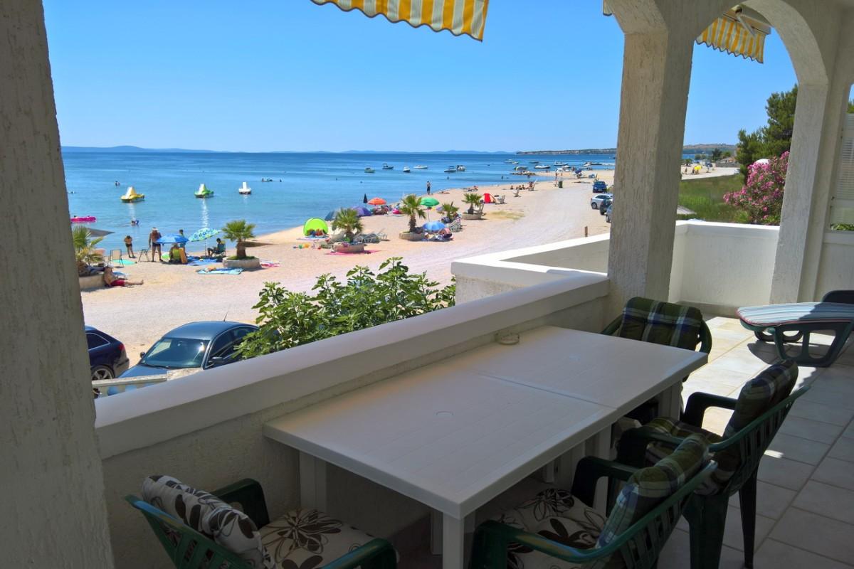 Apartmani u prvom redu do mora