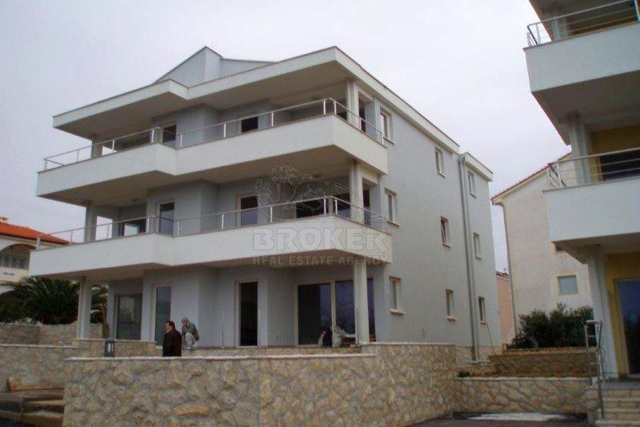 Nově postavené apartmány s výhledem na moře, na prodej