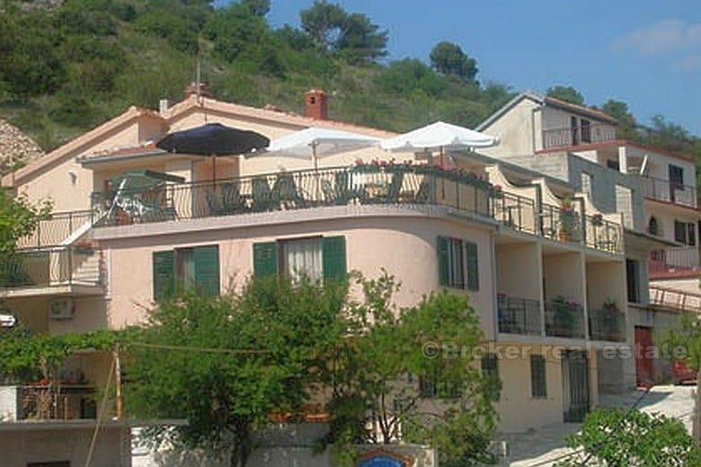 Willa z 9 + 1 luksusowymi apartamentami, restauracja z tarasem
