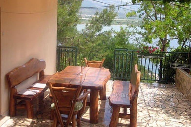 Villa with 9+1 luxury apartments, restaurant with a terrace