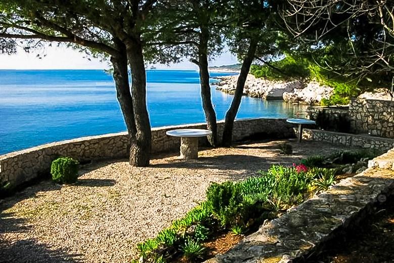 Vackert hus första raden till havet