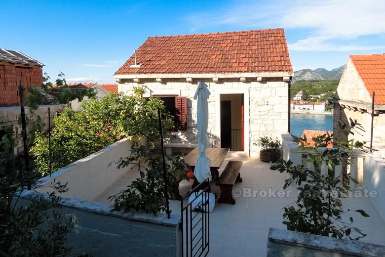 Maison en pierre entièrement restaurée