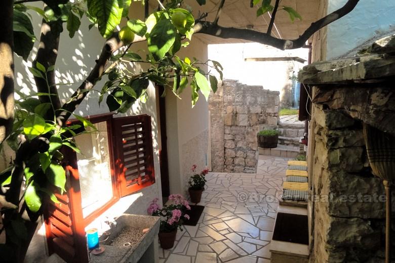 W pełni odrestaurowany kamienny dom