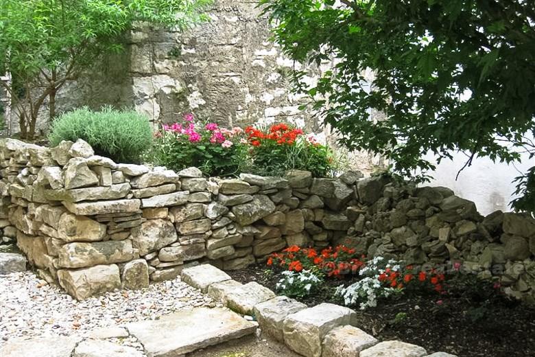 Maison en pierre entièrement restaurée