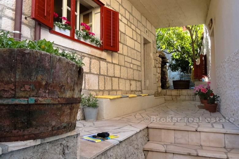 Helt återställd stenhus