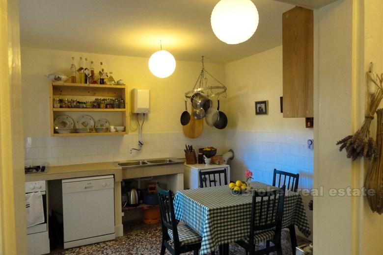 Helt återställd stenhus