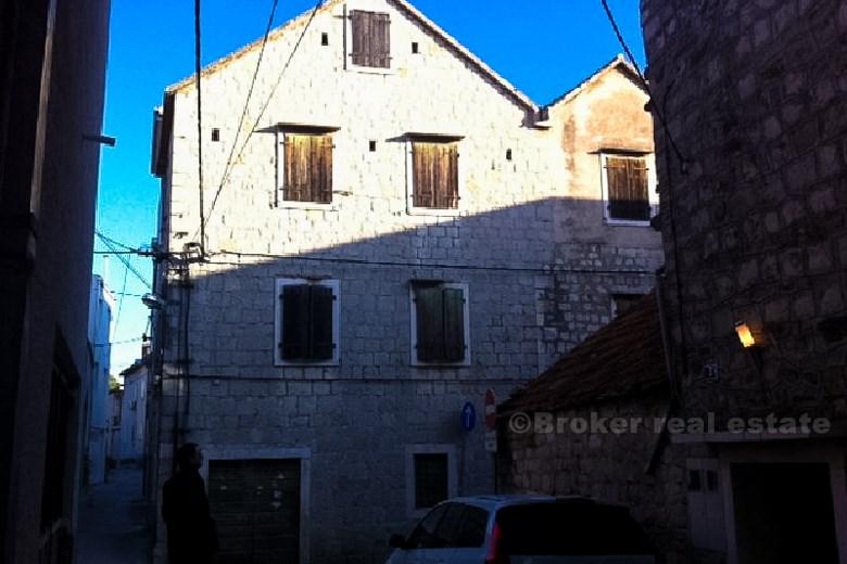 Old stone house, for sale