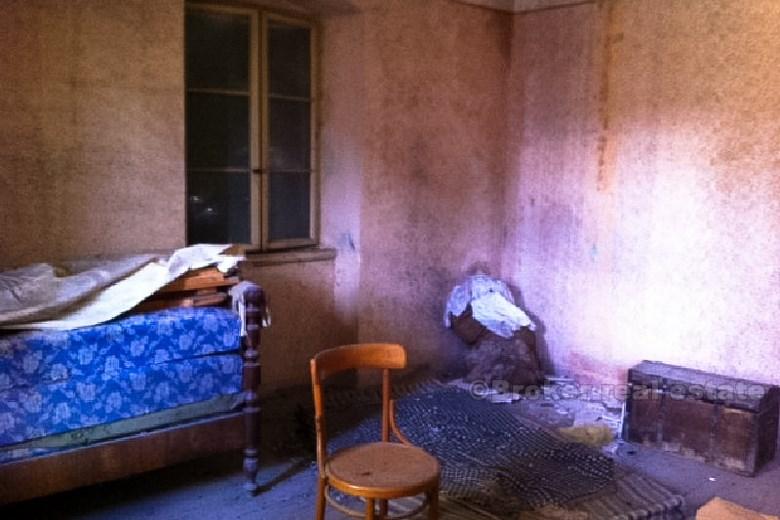 vecchia casa di pietra, in vendita