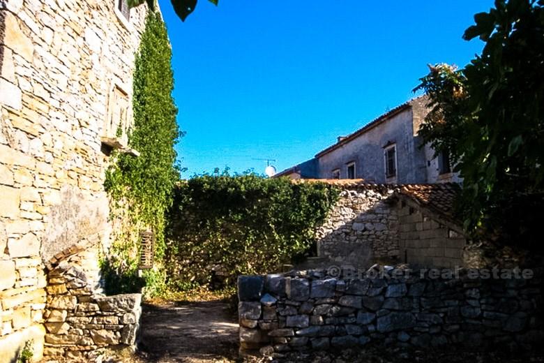 Maison en pierre authentique, à vendre