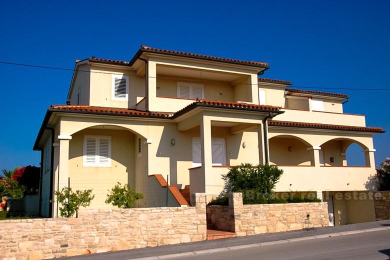 Vila s bazénem, na prodej