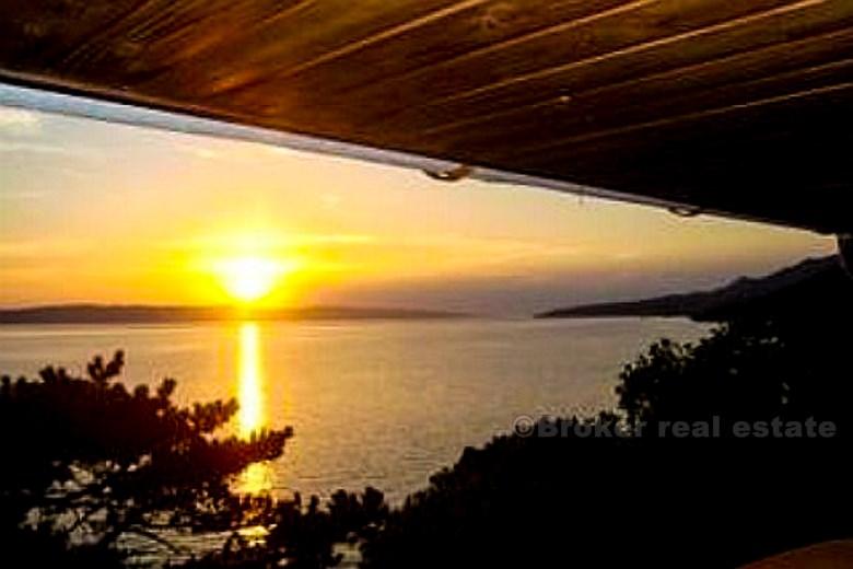 Attractive house first row to the sea, for sale