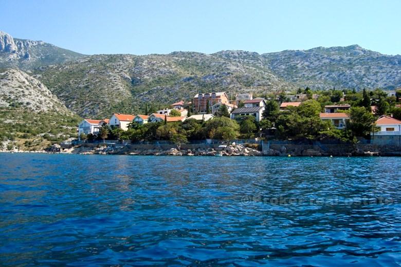 Attraktiva hus första raden mot havet, till försäljning