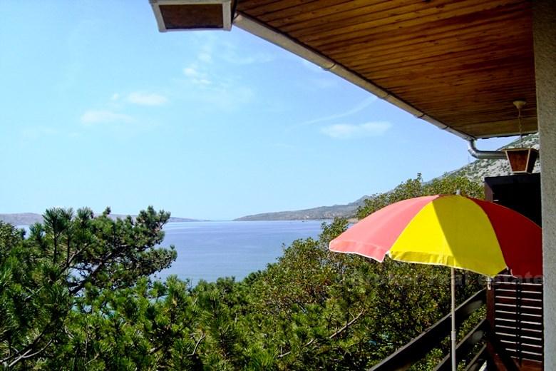 Attractive house first row to the sea, for sale