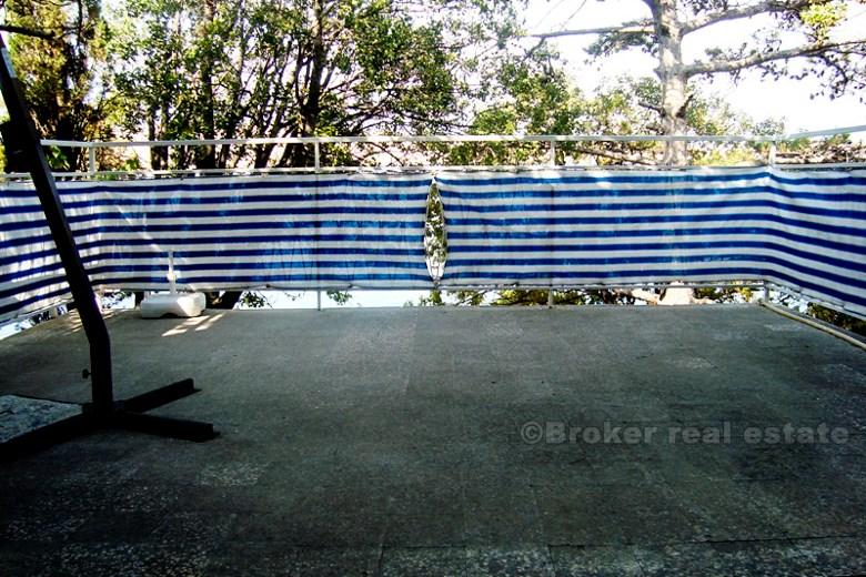 Attraktive huset første raden til sjøen, for salg