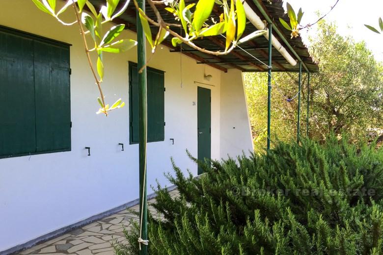 Vakker liten steinhus, for salg