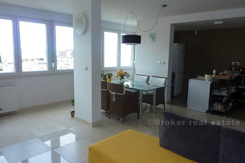 Duplex leilighet, nylig renovert, til salgs