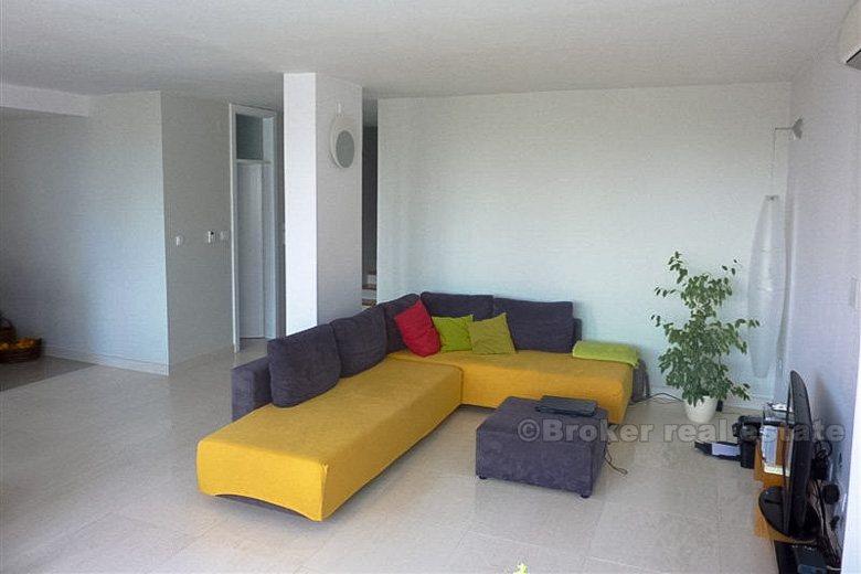 Dwupoziomowy apartament, nowo wyremontowany, na sprzedaż