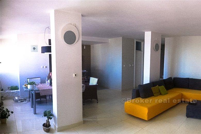 Dwupoziomowy apartament, nowo wyremontowany, na sprzedaż