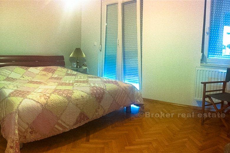 Dwupoziomowy apartament, nowo wyremontowany, na sprzedaż