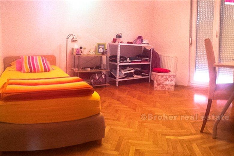 Dwupoziomowy apartament, nowo wyremontowany, na sprzedaż