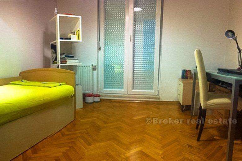 Gripe, Dvoetažan stan, novouređen, na prodaju