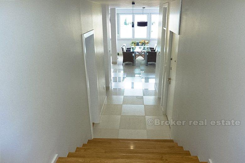 Gripe, Dvoetažan stan, novouređen, na prodaju