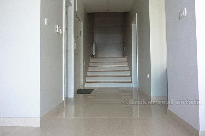 Gripe, Dvoetažan stan, novouređen, na prodaju