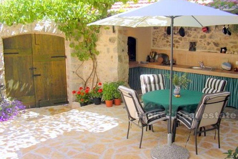 Традиционный каменный дом в Далматии