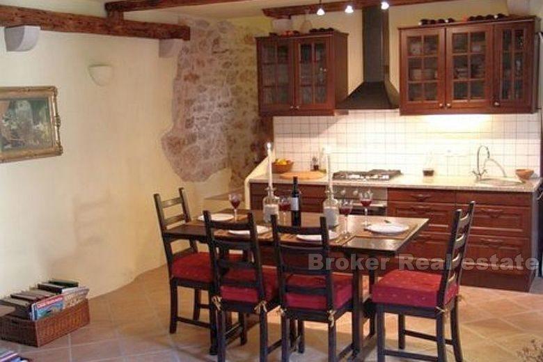 Maison traditionnelle en pierre deDalmatie