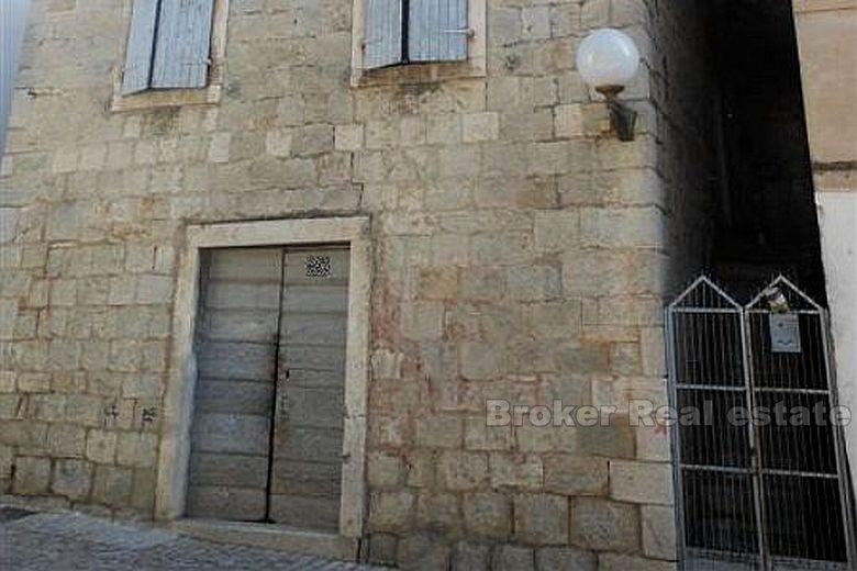 Bella casa di pietra autentica, in vendita