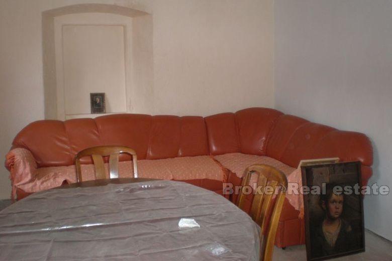 Vakkert autentisk steinhus, til salgs