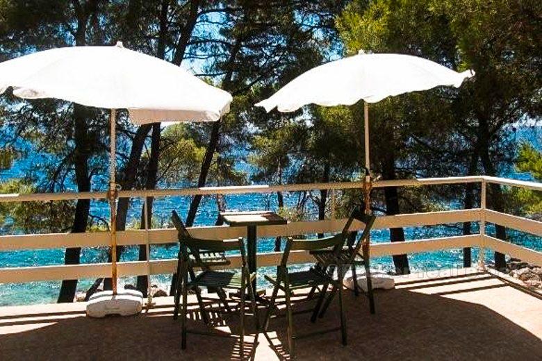 Beautiful house first row to the sea, for sale