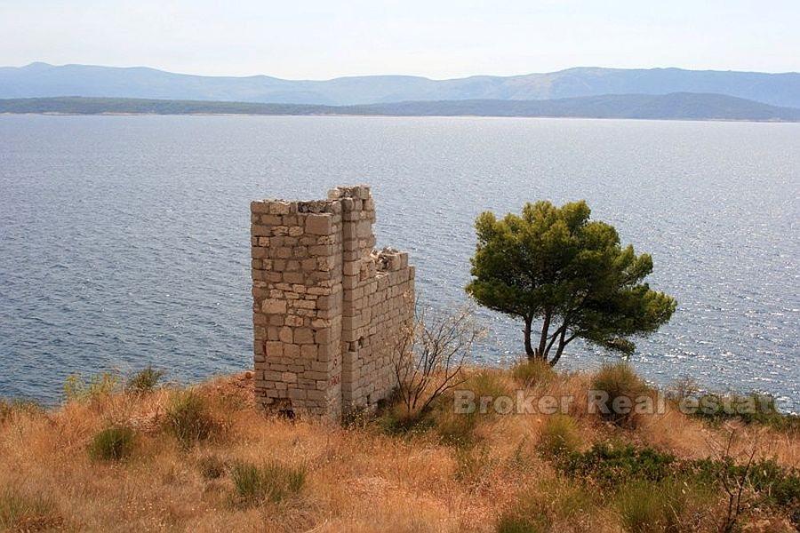 Ruine de 92 m2 sur le terrain de 736 m2